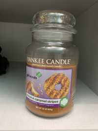 Yankee candle coconut caramel stripes