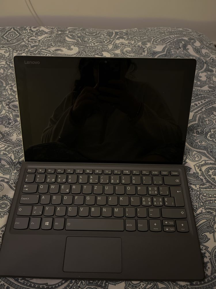 Lenovo MIIX 520-12IKB.