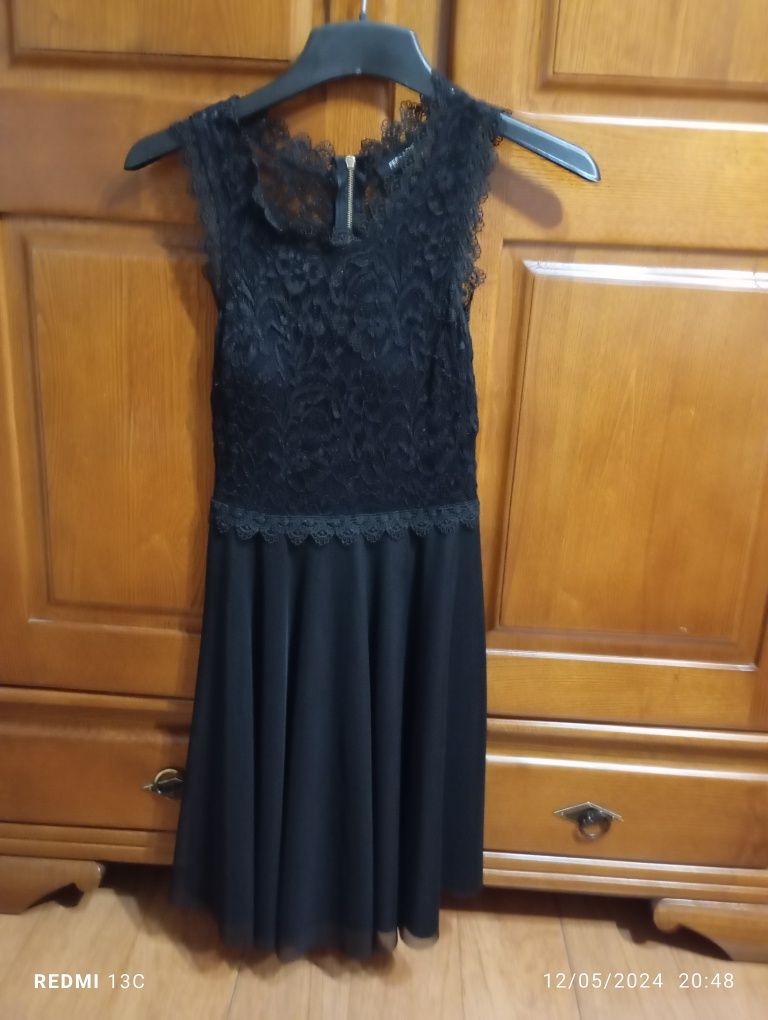 Vestido preto com  renda