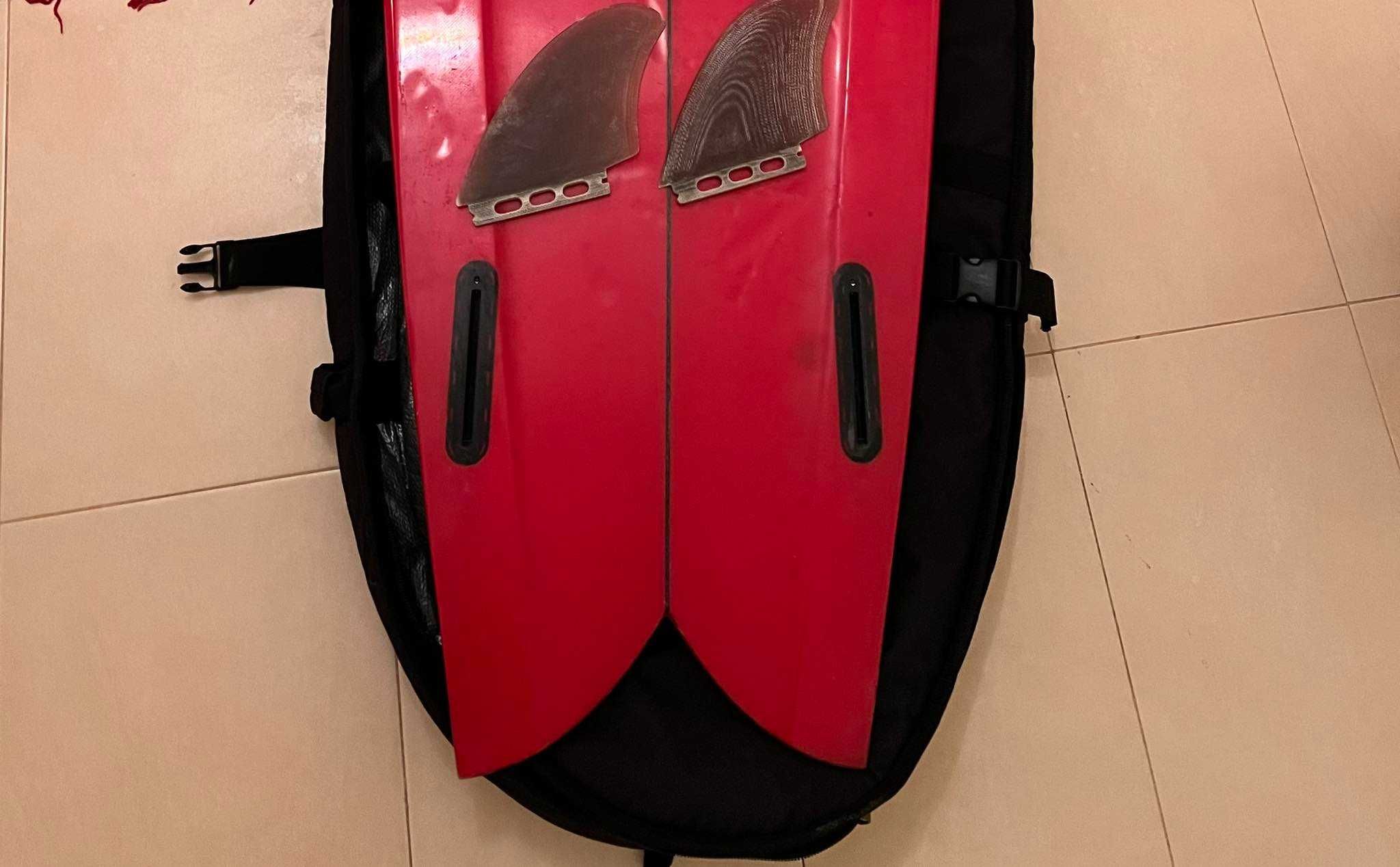 twinfin surfboard used Studer size 5.10  with keel fins
