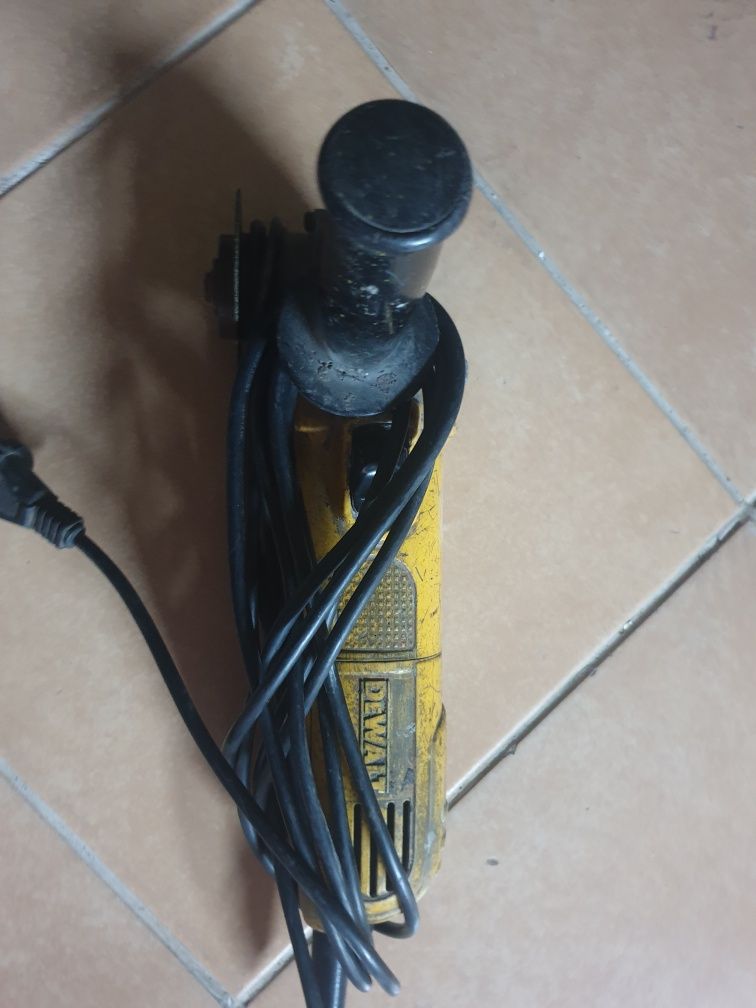 Rebarbadora Dewalt
