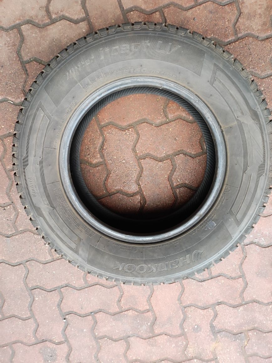 235.65.16c komplet opon zimowych Hankook Winter I' Cept LV