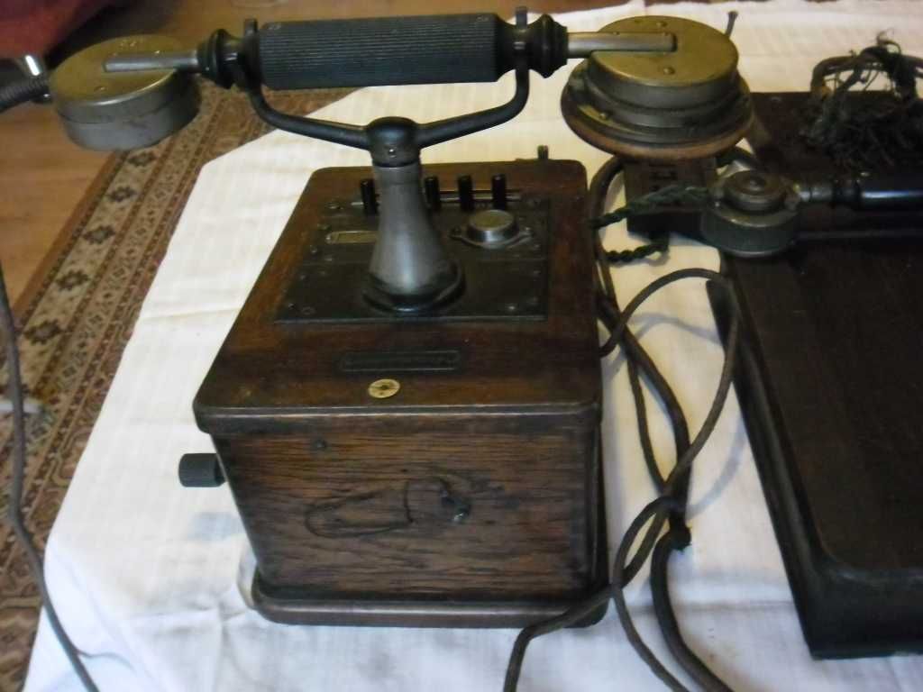 Zestaw aparatów telefonicznych XX wiek