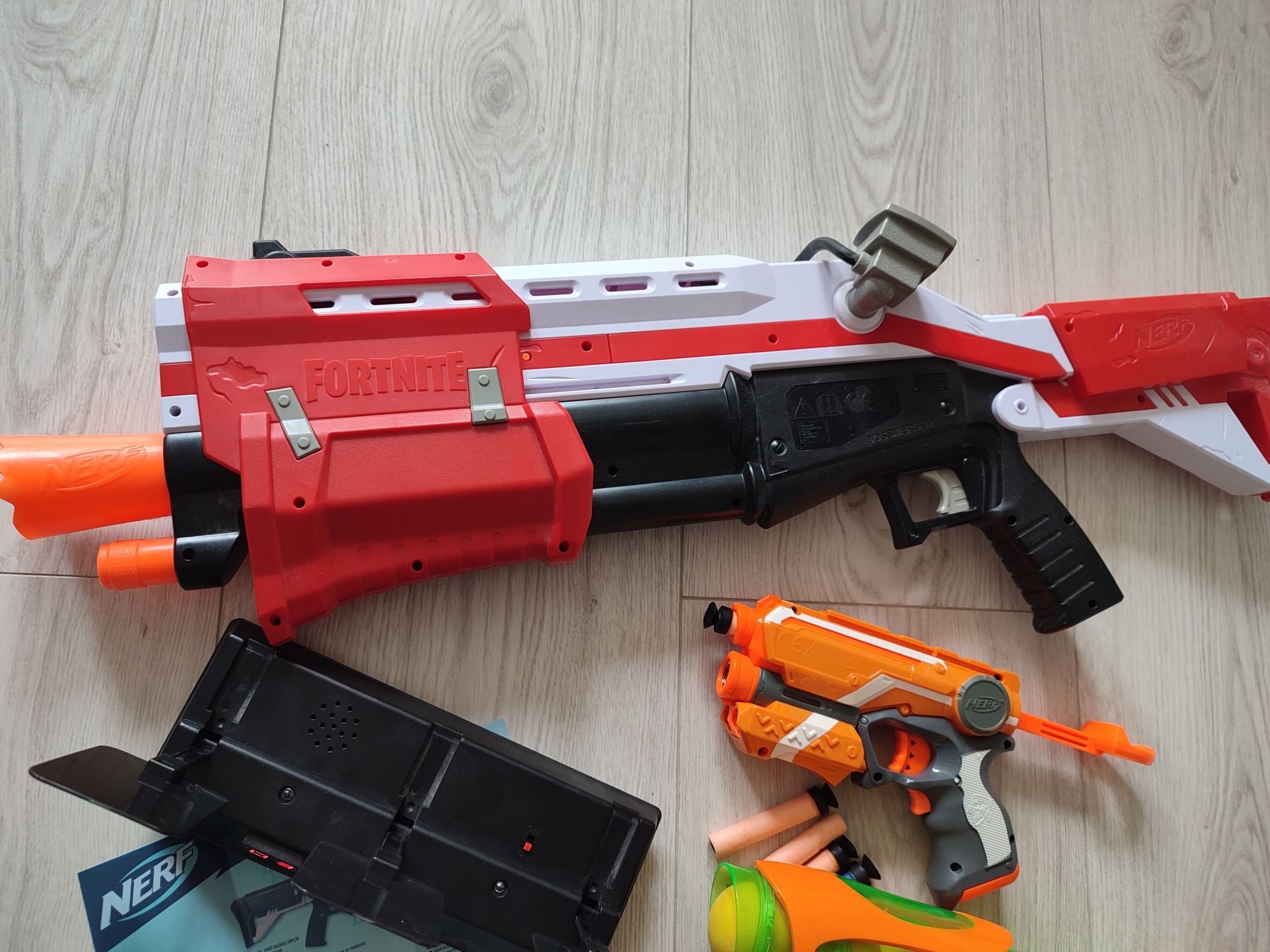Zestaw Nerf Hasbro E7065 Fortnite TS+tarcza +  walkie talckie