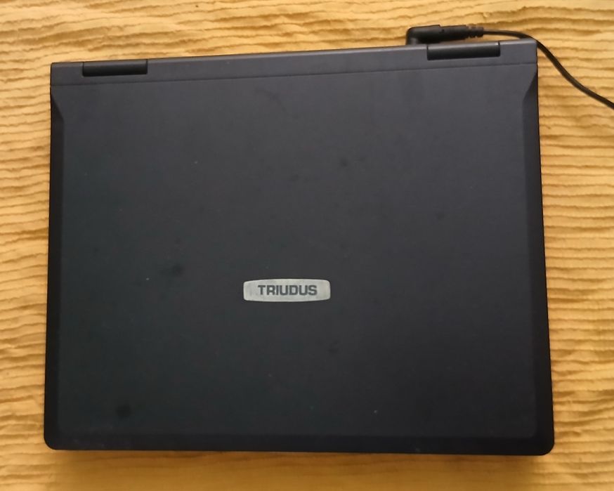 Portatil Triudus Antigo só acende a Bord