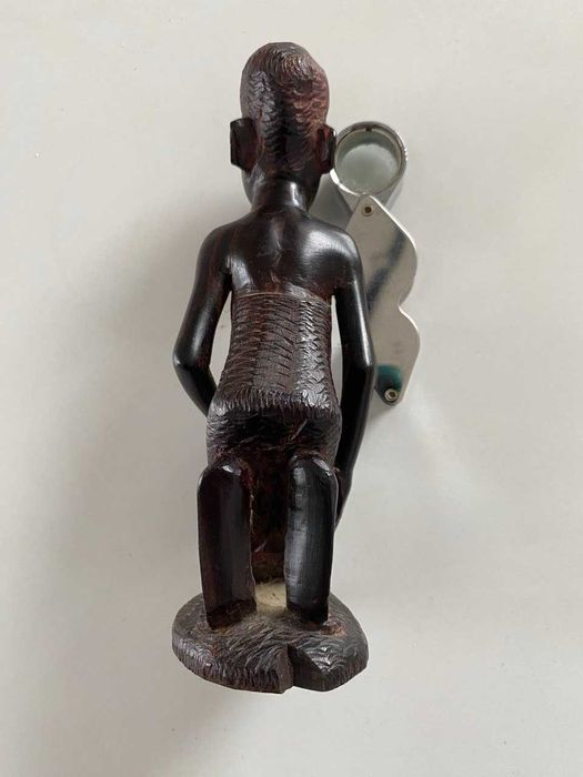 Ręcznie rzeźbiona figurka z drewna joruba, dekoracja.