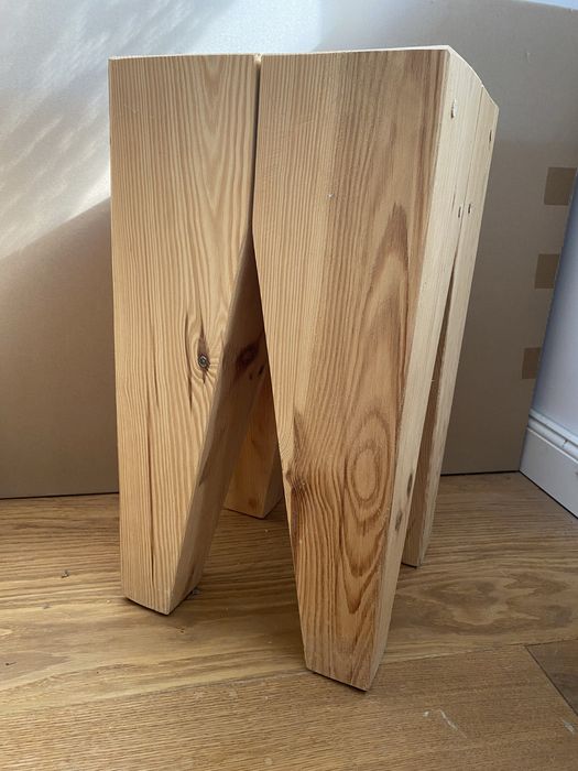 Taboret z krokwi sosnowych