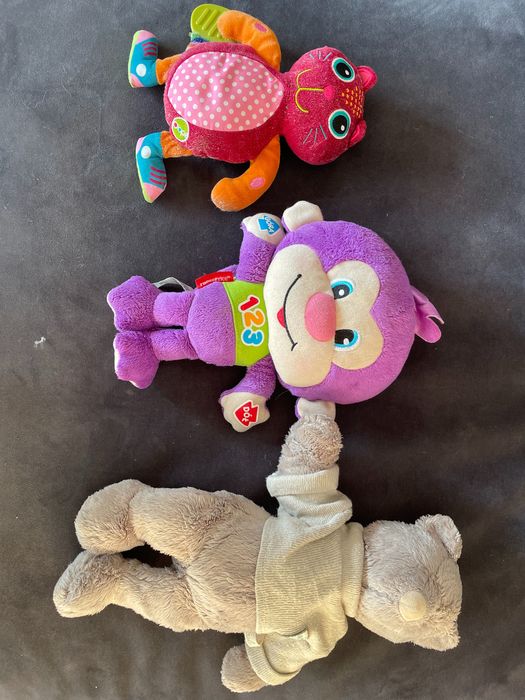 Fisher Price Moulin Roty Ooops małpka interaktywna miś kot