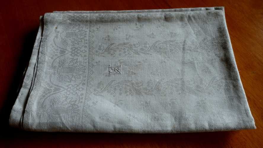 Ręczniki z przedwojennej bieliźniarki.