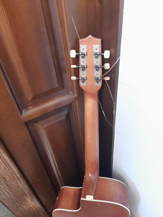 продам гитару шестиструнную