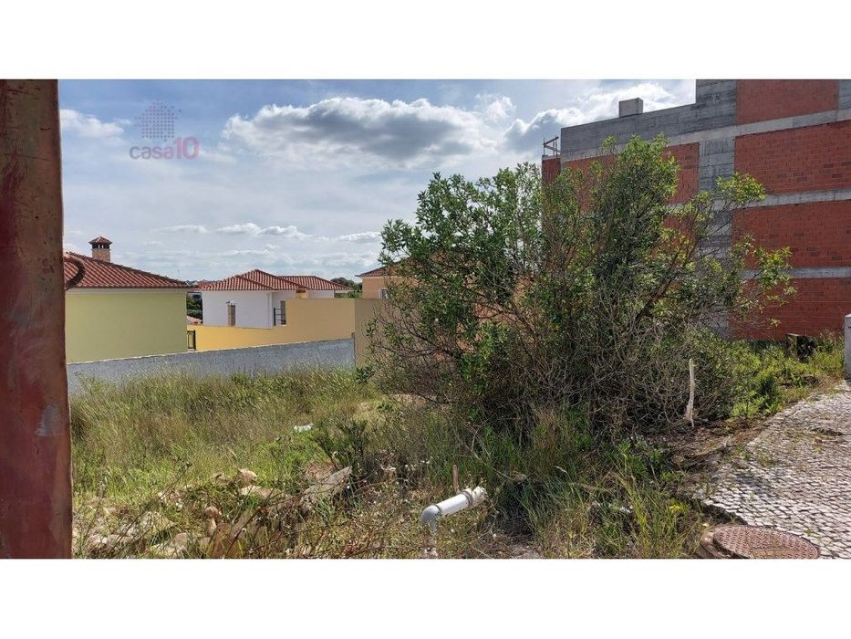 Vende-se Terreno urbano em Almodôvar.