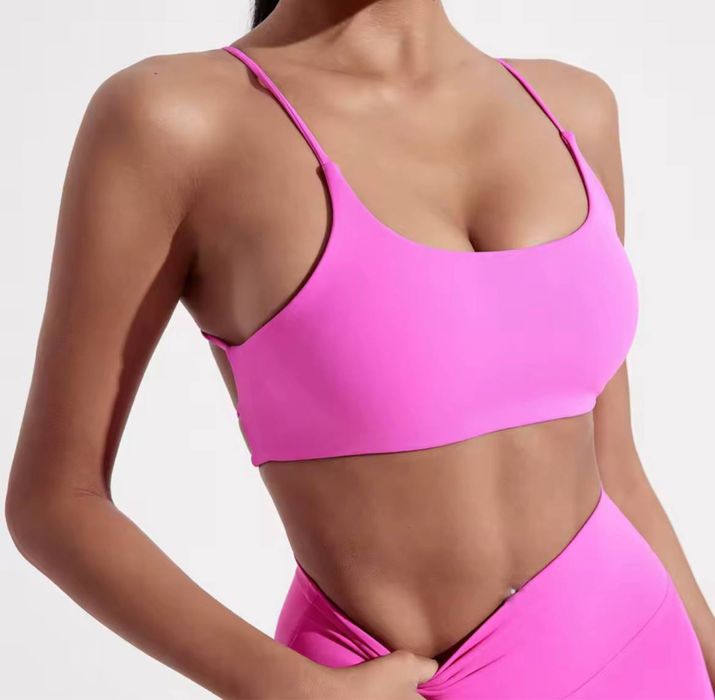 Топ спортивный с открытой спиной