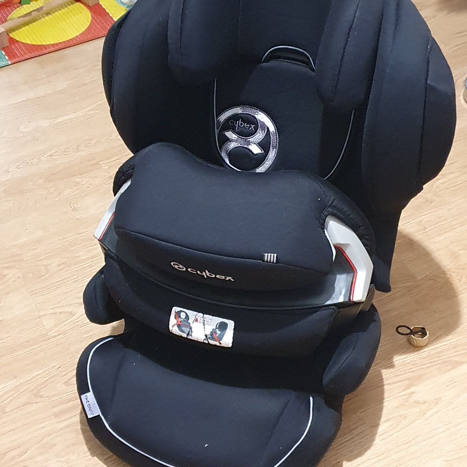 Cybex 9-18 kg isofix czarny w super stanie .