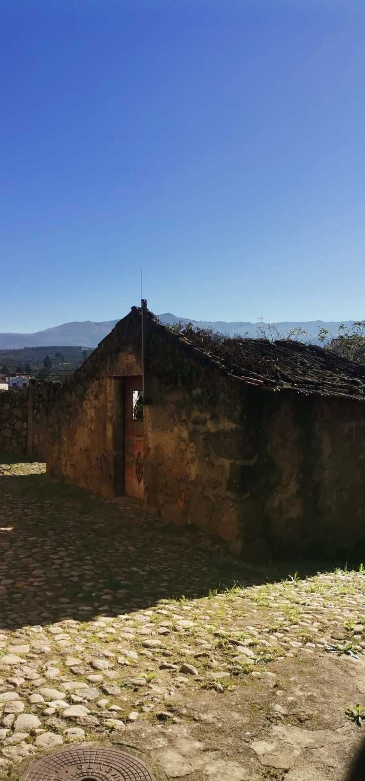 Vendo casa em pedra na Serra da Estrela