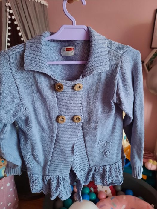 Sweterek dla dziewczynki z falbanką Name It