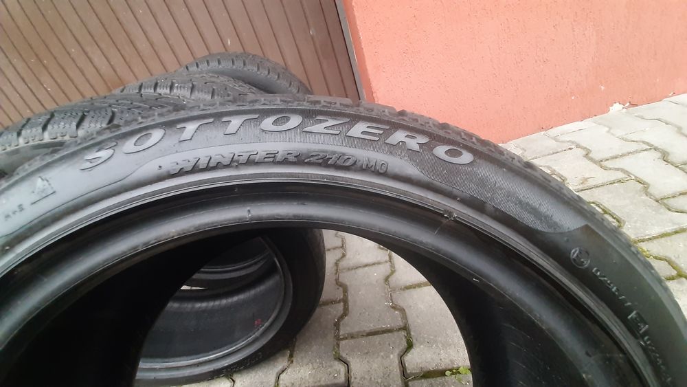 Opony zimowe 225/45/17 Pirellii