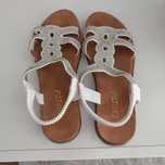 Nowe sandalki ɓiale rozmuar 39