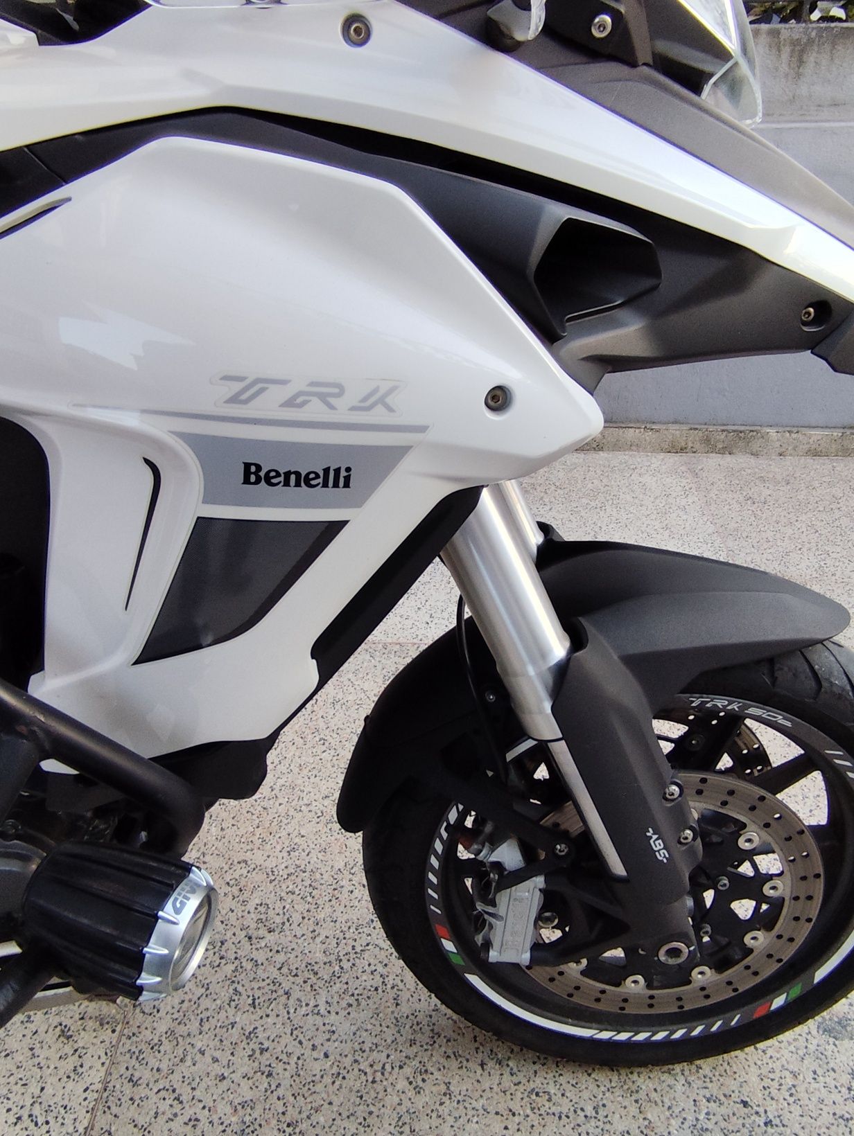 Mota  Benelli como nova