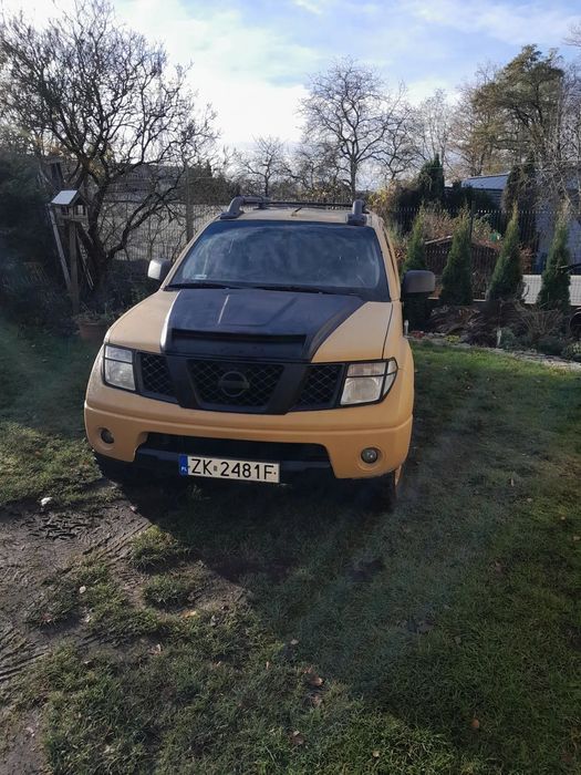 Nissan Navara Nissan Navara D40 kolor wojskowy Coyote