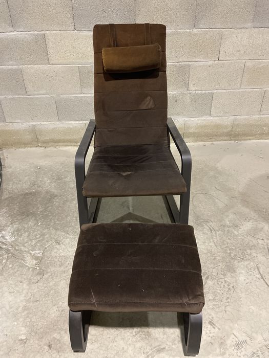 Cadeira Acolchoada com Apoio de Pés