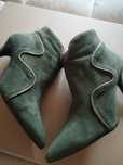 Botas em verde de camurça