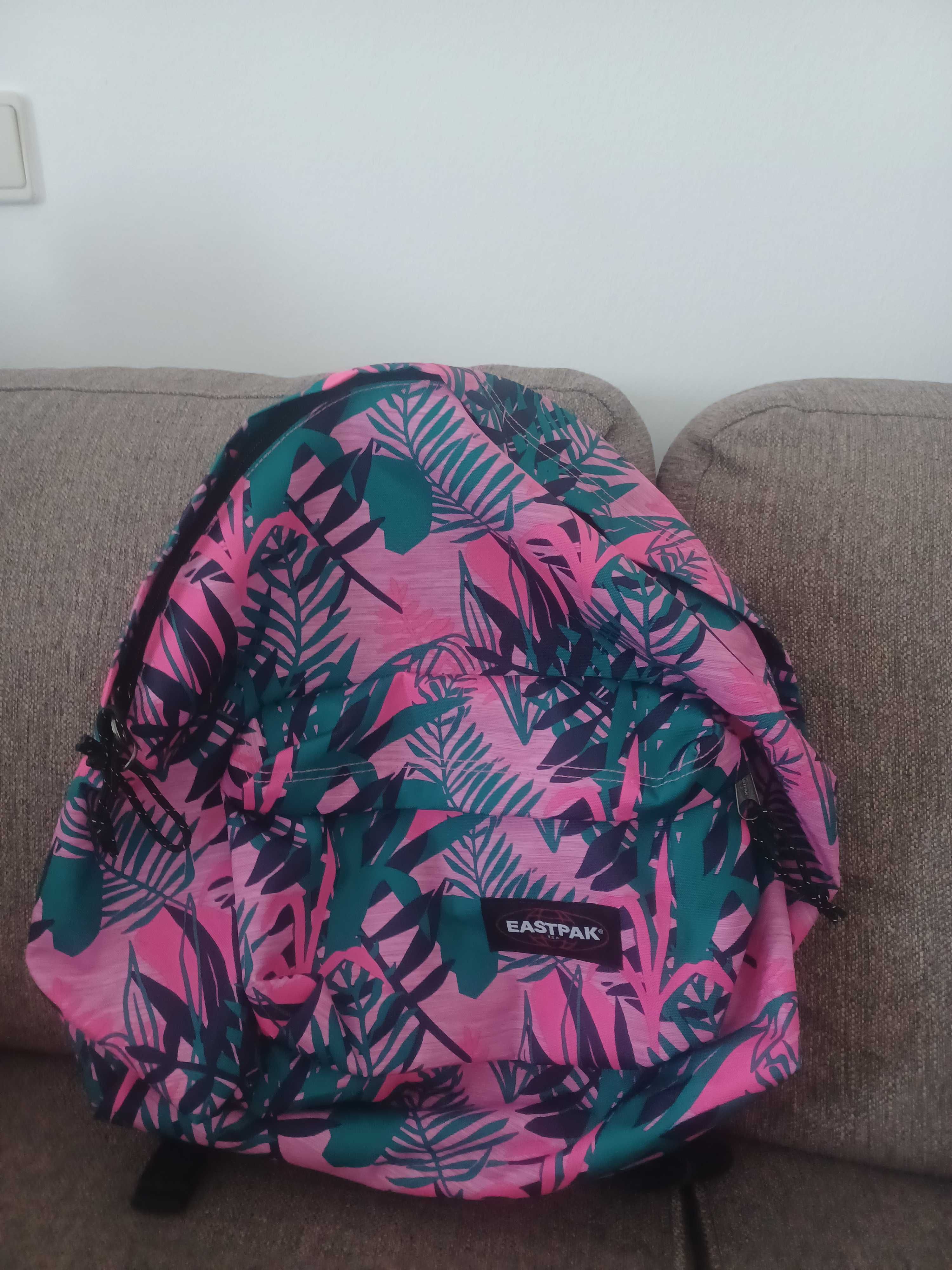 Mochilas novas com etiqueta