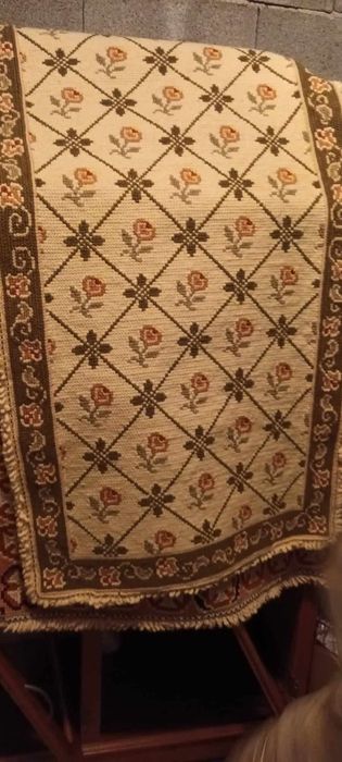 Tapetes de arraiolos e mobiliário