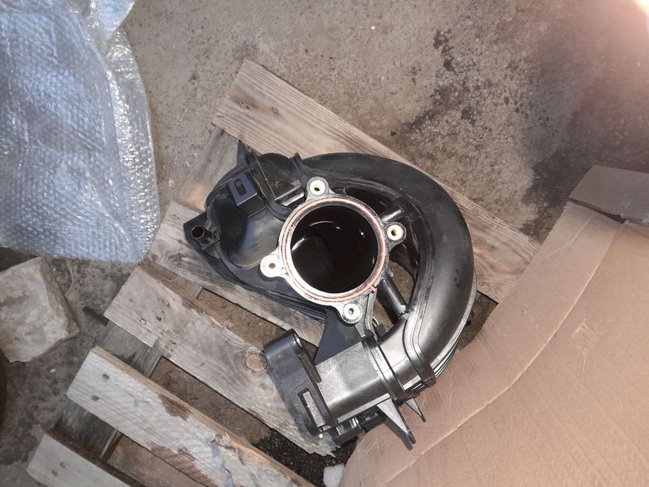 Оригінальний впускний колектор Мазда СХ5