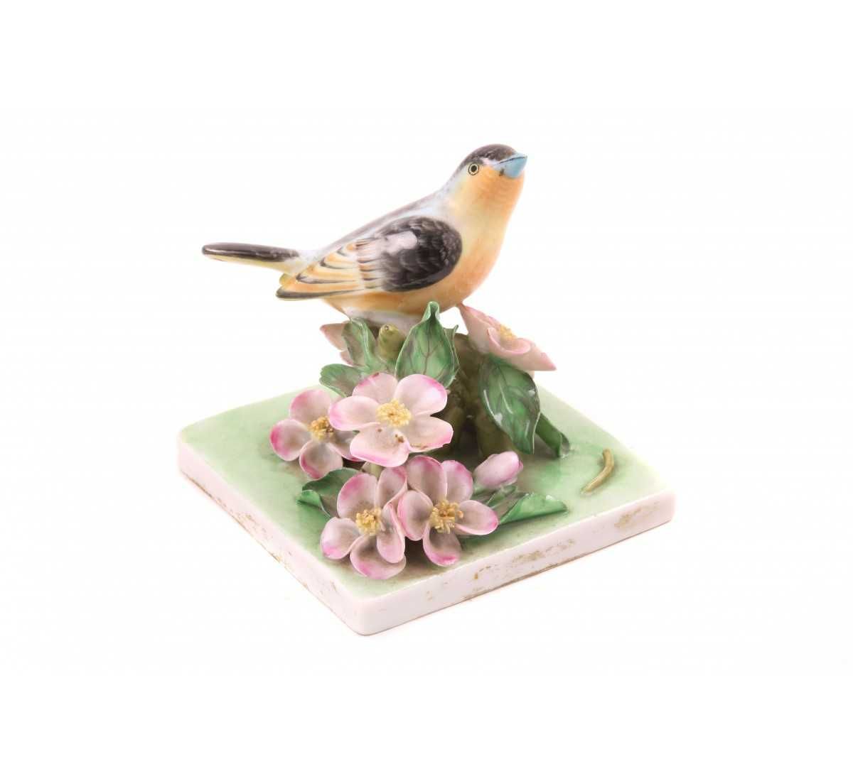 Porcelana Herend Pássaro empoleirado em um ramo de flores