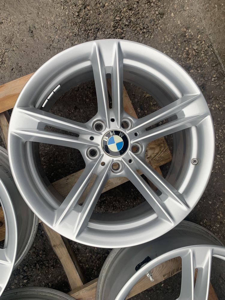 BMW F30 F31 8J X 18" IS34 jak nowe oryginal czujniki
