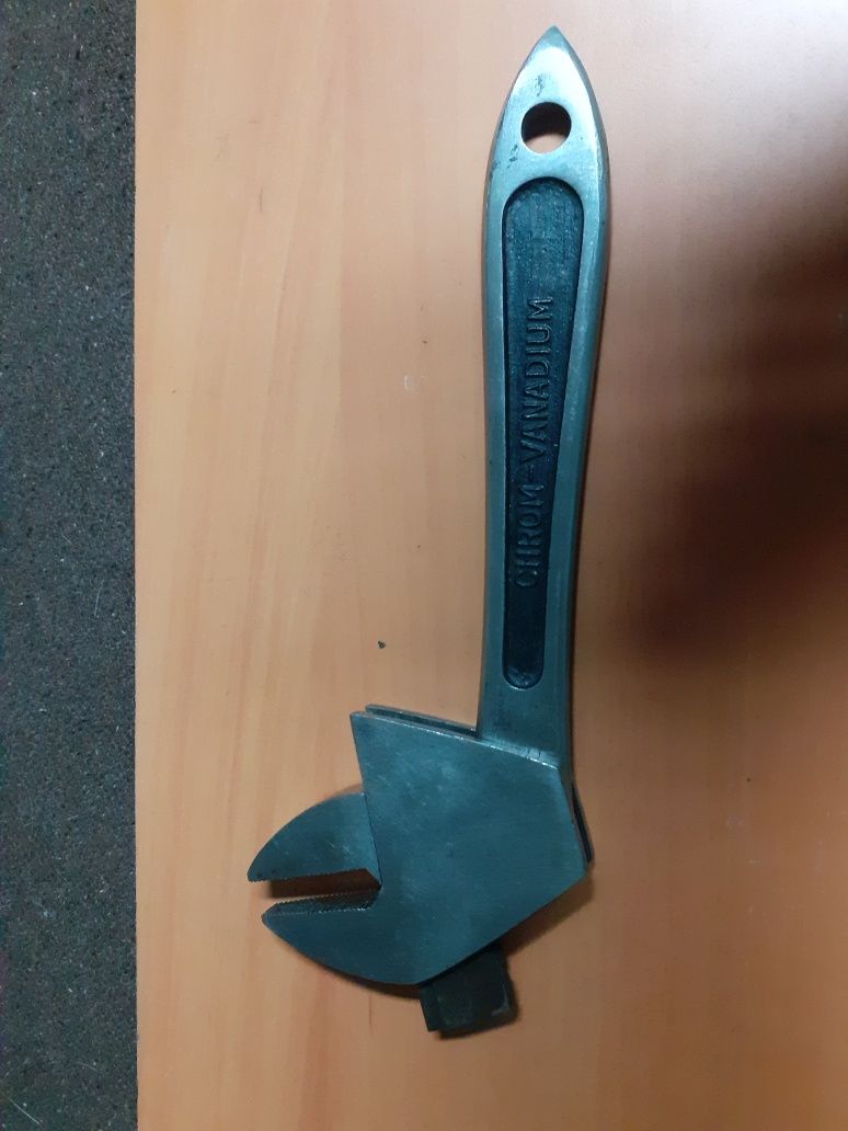 Conjunto de 4 chaves antigas com verniz para não oxidar.