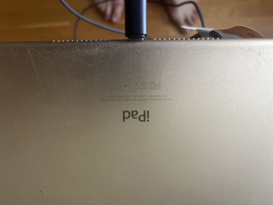 Ipad A1567, працює від зарядки