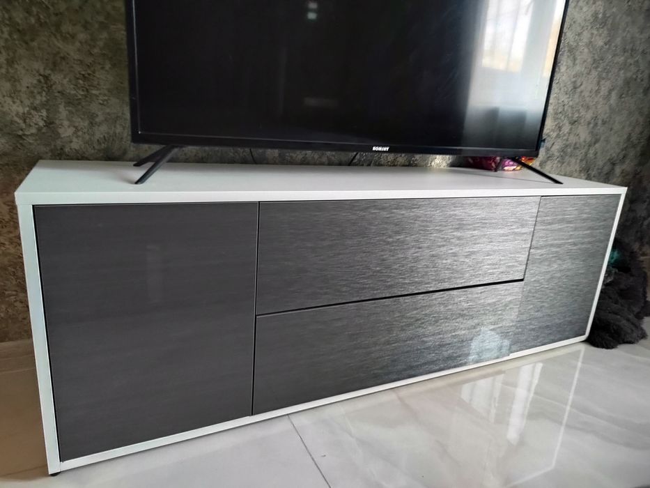 Комод  або тумба під телевізор