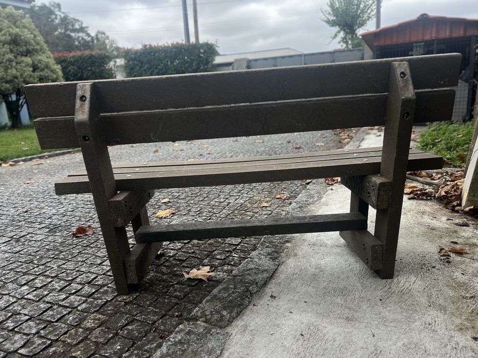 Banco de Jardim Reciclável – Dura uma vida! Sem manutenção!