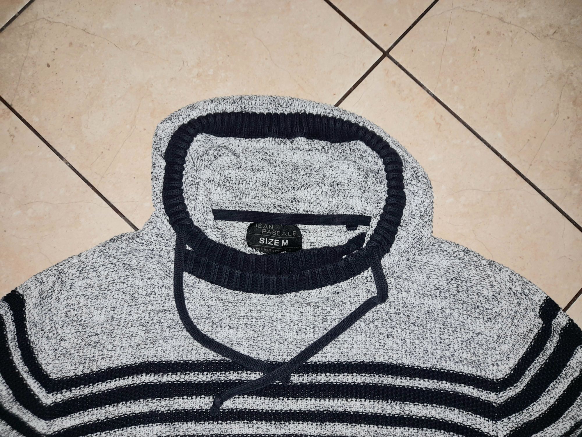 Piękny meski sweter r. M j. nowy