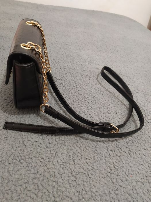 Mala pequenina feminina.