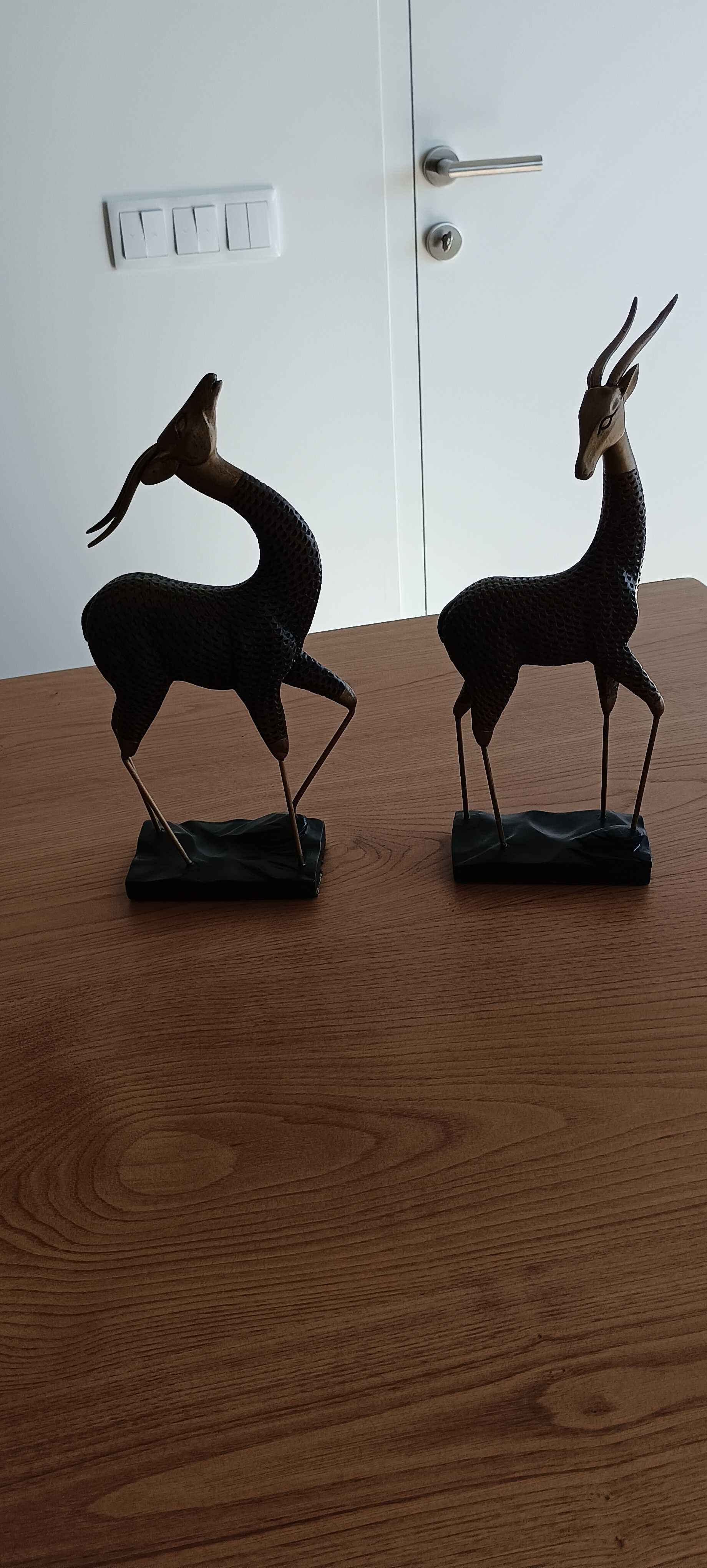 Duas Estatuetas loja da Area