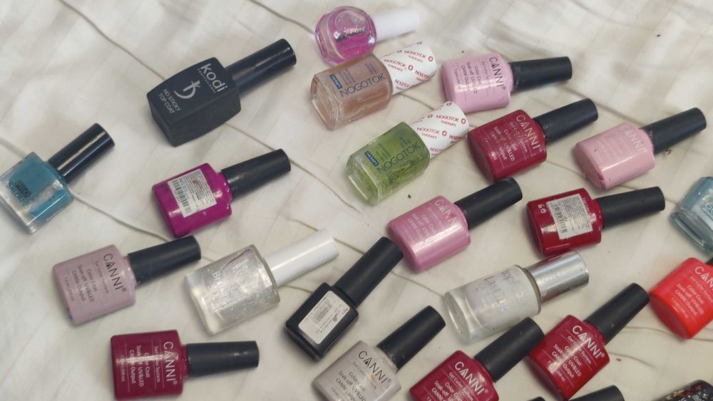 Цена за Подборку из 35 Флаконов Лаков для Ногтей Брендовых Не старых