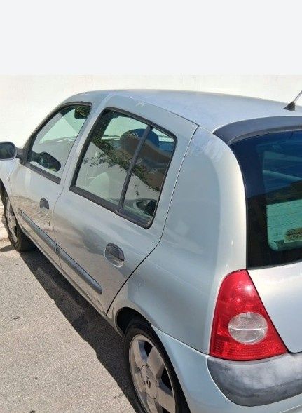 Renault Clio em otimo estado