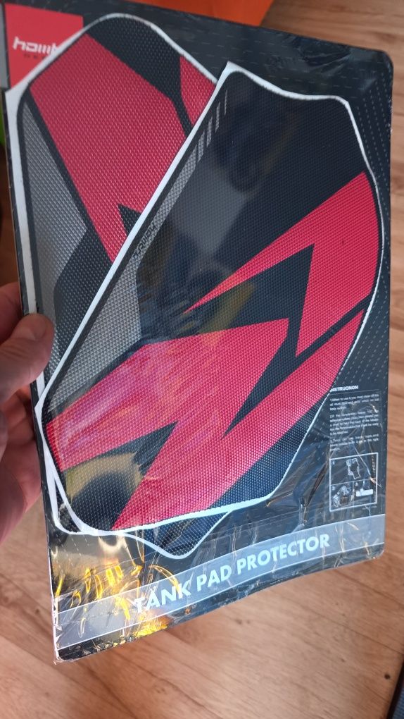 Tankpad osłony boczne GSXR 600-750 L1-L6