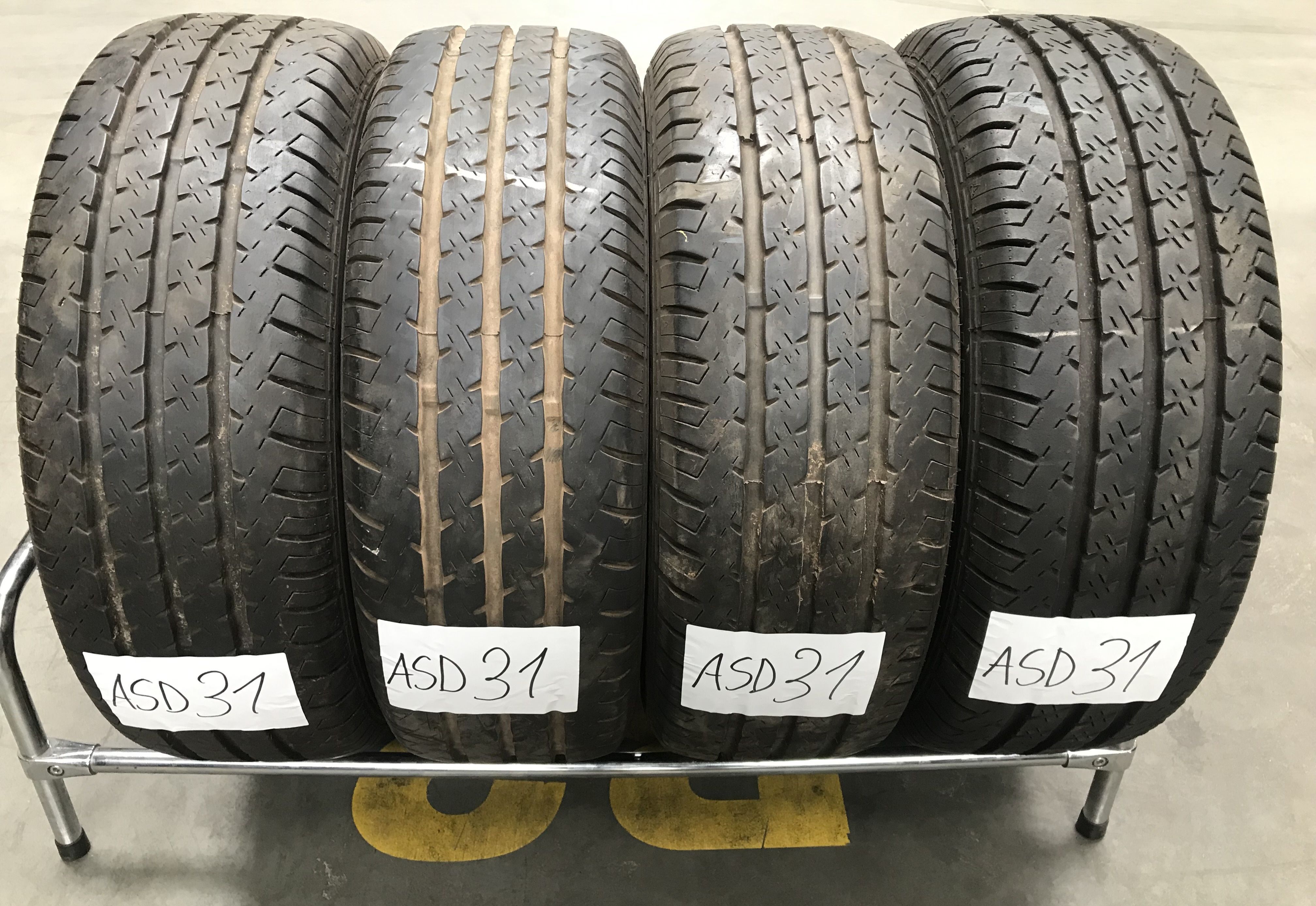 Opony używane letnie dostawcze 235/65R16C 115/113R Runway Enduro 616