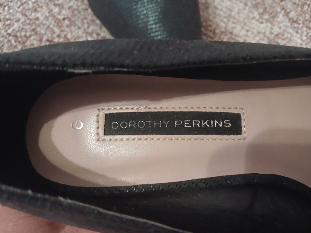 Жіночі туфлі на шпильці Dorothy Perkins, як нові (розмір 36)

Прод