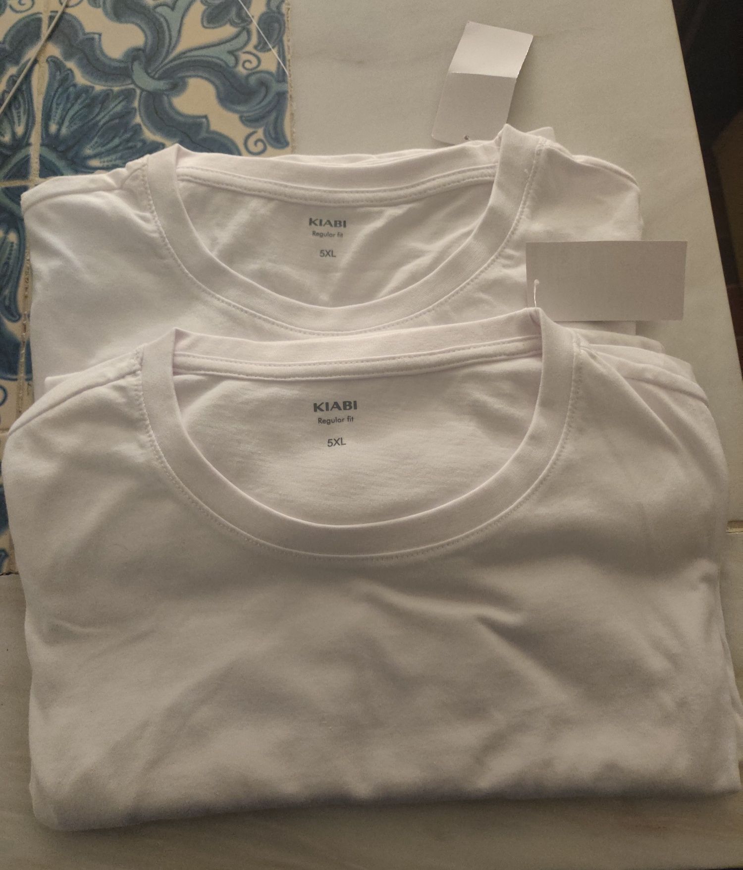 T-shirt branca lisa Kiabi 5XL tamanhos grandes (2 unidades)