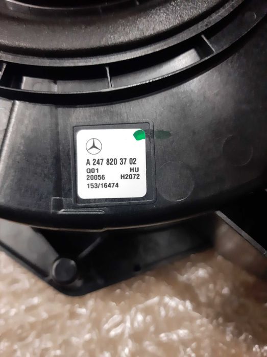 Усилитель  и сабуфер оригинал.  Мерседес