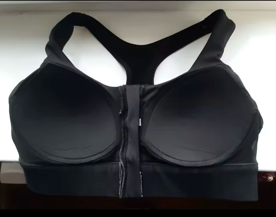 Спортивный бюстгальтер на молнии спереди