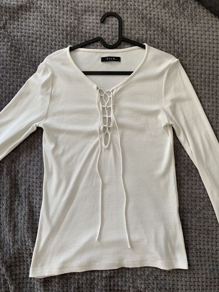 Biała prążkowana dopasowana bluzka koszulka z wiązaniem vila zara