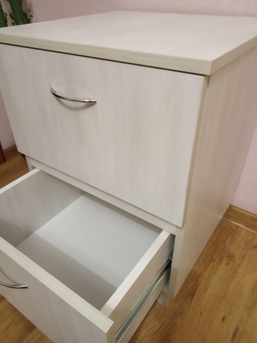 Тумбочка офісна, прикроватна