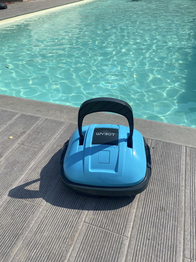 Apirador robot para limpar fundo de poscina