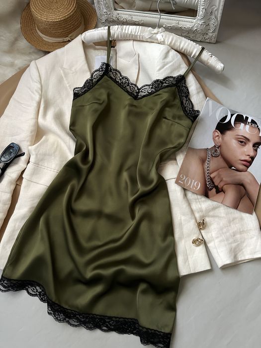 Красива нічна сорочка з мереживом розмір XS-S