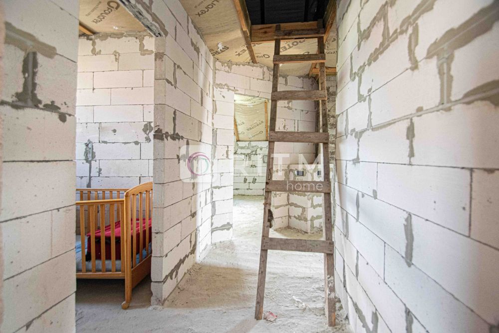 Продається  2-рівневий будинок з загальною площею 190м2